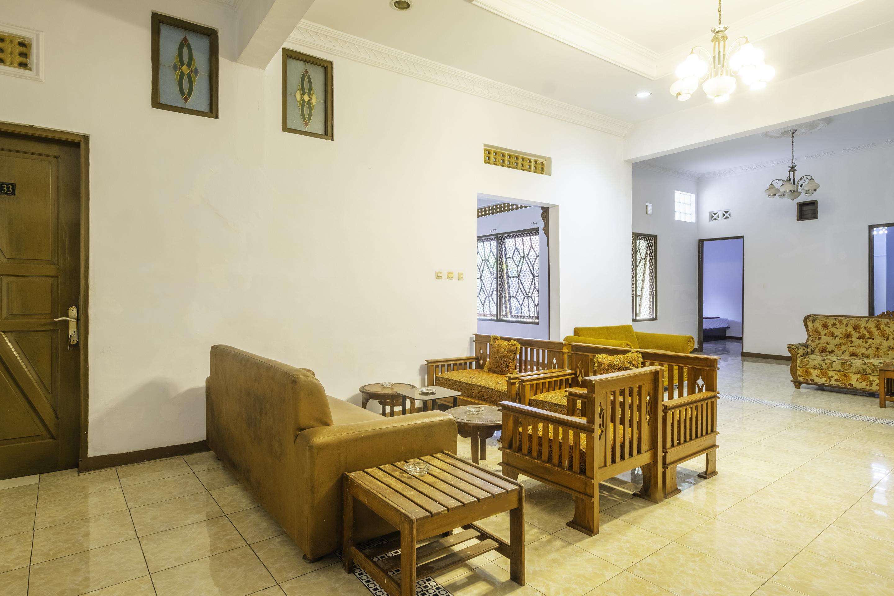 Spot On 2395 Hotel Aden 2 Syariah Tasikmalaya Exterior foto